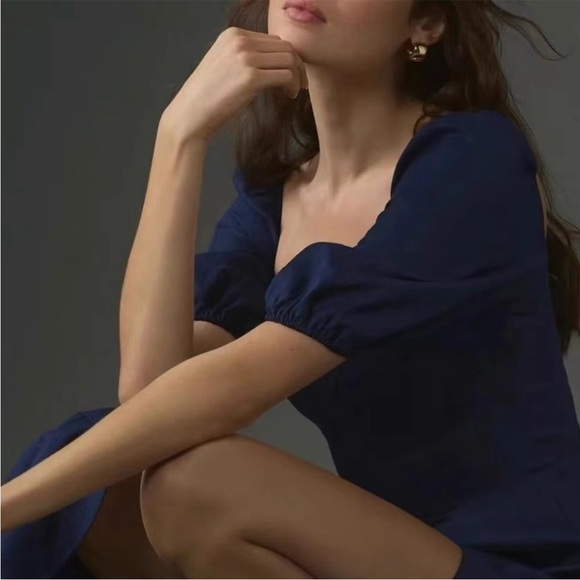 Reformation Belgium Linen Puff Sleeve Smocked Dress in Danube Blue Size 6 - Picture 4 of 14